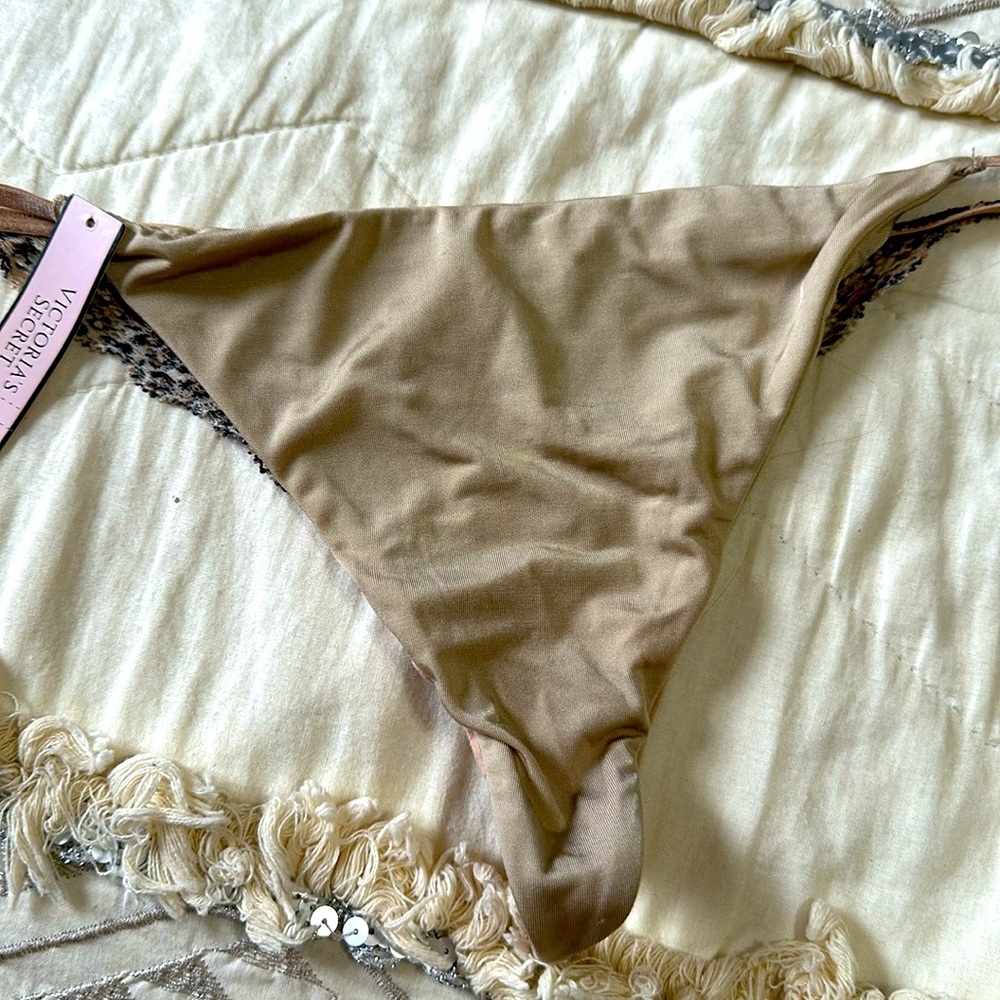 VS Very Sexy Collection Vstring. Beige with animal print lace. Size L